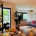 Klassen - Design - Balkon - Netflix - Naehe Messe 公寓