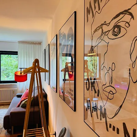 Klassen - Design - Balkon - Netflix - Naehe Messe * 埃森