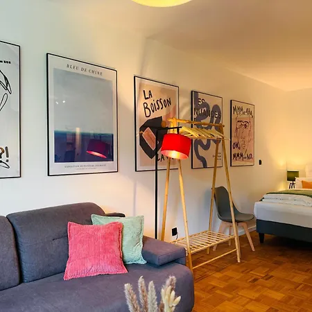 Apartment Klassen - Design - Balkon - Netflix - Naehe Messe