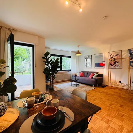 Klassen - Design - Balkon - Netflix - Naehe Messe Apartment *