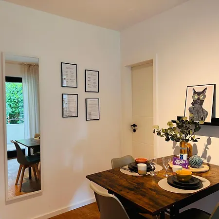 Klassen - Design - Balkon - Netflix - Nähe Messe *