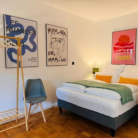 Klassen - Design - Balkon - Netflix - Naehe Messe Apartamento