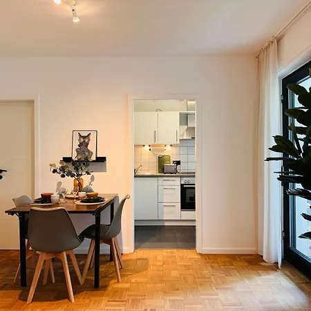 Apartment Klassen - Design - Balkon - Netflix - Naehe Messe