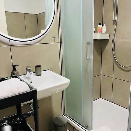 Klassen - Design - Balkon - Netflix - Nähe Messe Essen