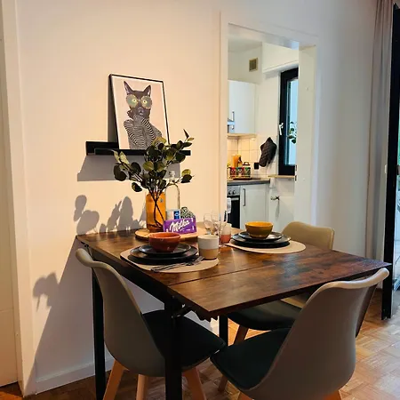 Apartment Klassen - Design - Balkon - Netflix - Naehe Messe Essen