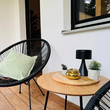 Apartment Klassen - Design - Balkon - Netflix - Naehe Messe Essen