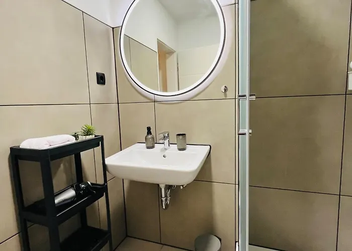 Klassen - Design - Balkon - Netflix - Naehe Messe Apartment *